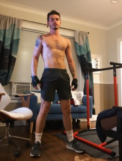 majortvjunkie:  living that at-home fitness life