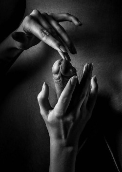 Sensual hot girls masturbating live on free adult webcams Click