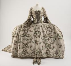 fripperiesandfobs:  Court mantua and matching shoes, 1760′s