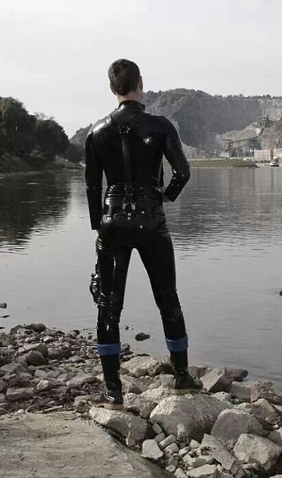latexcoveredhunks:Free gay porn: http://gayporndepot.com Looking out at the lake, he had no idea how he got there. Or even where “there” was. But it felt so right, so nice. It felt like home. The last thing he could remember was talking to that nice