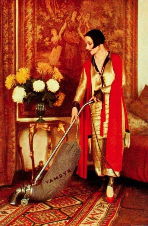 Edmonde Guy in 1924 advertising for AEG Vampyr Vacuum Cleaner