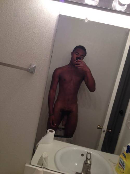 nudeselfshots-blackmen.tumblr.com/post/119332864360/