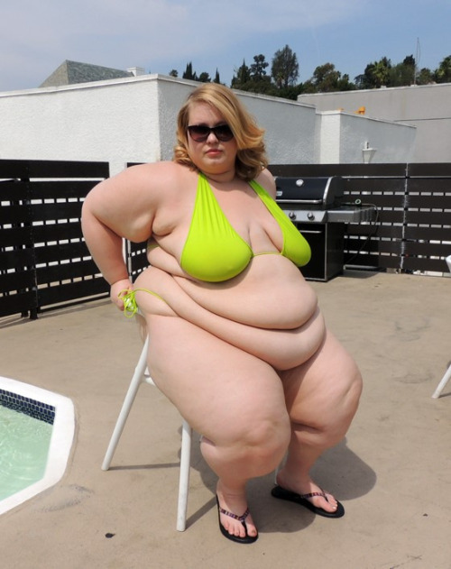  Roxxie’s 46D tits sagging in her fatkini Amanda/Foxy Roxxie 46D 5'4" 400 182 68.7  	 /- 