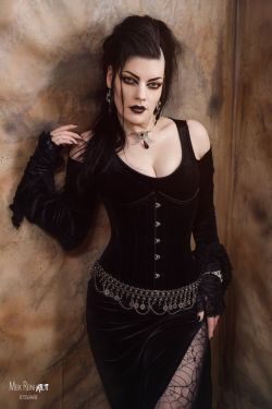 gothicandamazing:   Model : Gatto Nero KatzenkunstPhoto: Meik