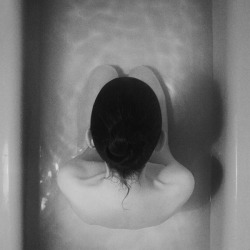 blurrynakedpeople:  Noell S. Oszvald 