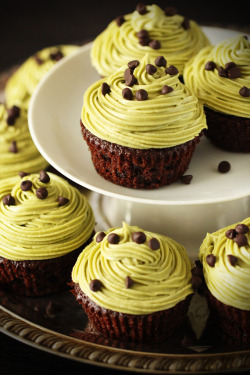 foodffs:  Double Chocolate Cupcakes with Matcha Buttercream Frosting	Really