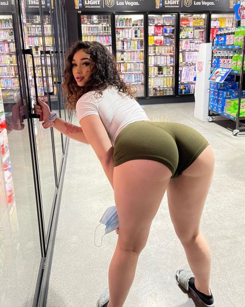 tight-shorts:  Supermarket