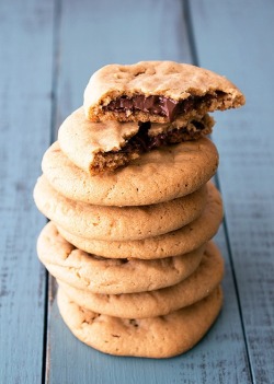 do-not-touch-my-food:  Nutella Stuffed Peanut Butter Cookies