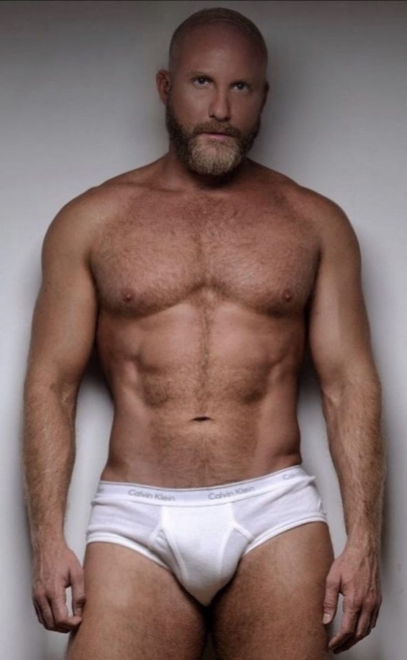 duvalfreakdude:semprevogliadicazzoinculo:Packin