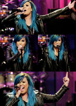 cantstopdemi:  Demi as Bluevato on The Tonight Show with Jay