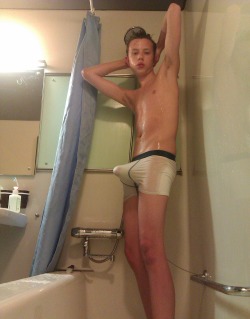 scally69:  teenboy19gay:  BEING VERY EXCITED IN THE BATHROOM