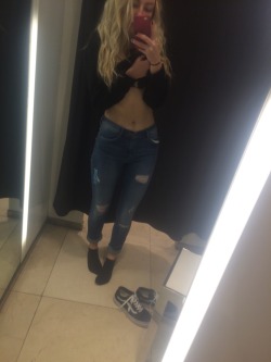 princessandimam:  Changing room selfies are the one