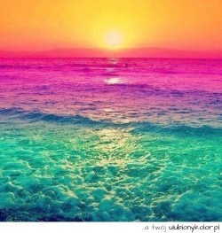 Colorful :) en We Heart It. http://weheartit.com/entry/74697499/via/swiftie13tylr