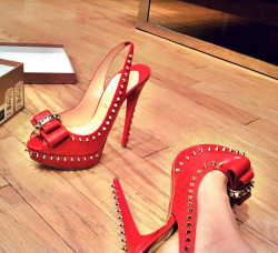 sultrykinkynasty:  Sultry studded Heels   There hot