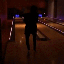 mattys-thigh-gap:  maryanne-omg:  // how to throw a bowling ball,