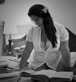 bibliotecaerotica:  Que Libro Más bonito….