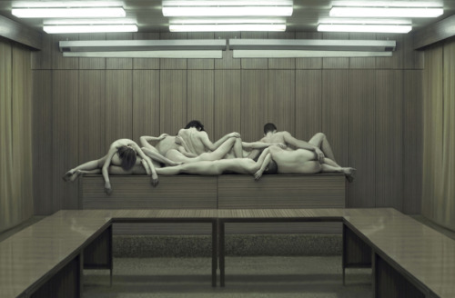 asylum-art:  Evelyn Bencicotva  artist on tumblr,Facebook Like her compatriot Klaus Kampert, Berlin-based photographer Evelyn Bencicova is drawn to the human form. Her â€˜Ecce Homoâ€™ series, which means â€˜Behold the manâ€™ in Latin, features photographs