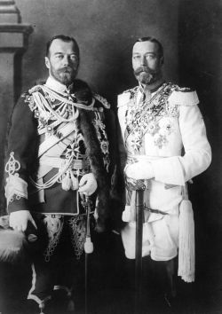 George V (right) and his physically similar cousin Nicholas II
