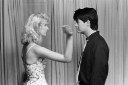 trash-fuckyou:Laura Dern and Kyle MacLachlan on the set of Blue