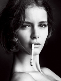 ausbluten: Flavia de Oliveira  by Greg Kadel for  Vogue Italia