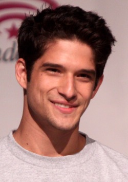 pretty-eyes-on-pretty-guys:  Tyler Posey 