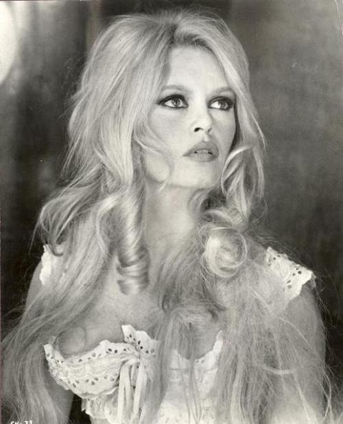 welovebrigittebardot:Brigitte Bardot in Viva Maria! (1965). https://painted-face.com/