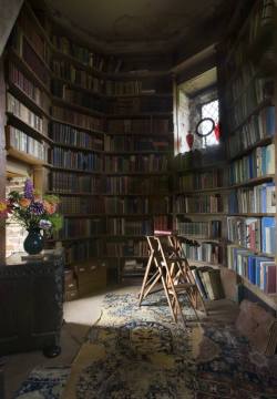 pagewoman:  Writing Room in the Tower at Sissinghurst Castle,