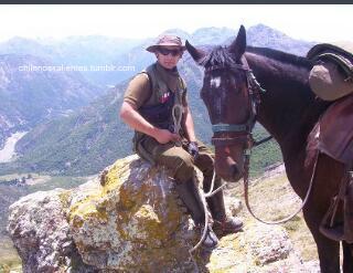 chilenosenllamas:  chilenoskalientes:  Diego, 27 años. Carabinero caliente de verga peluda.  Rico