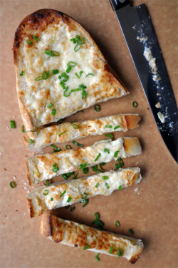organicafe:  smohkie:  verticalfood:  Garlic Cheese Bread  Heaven