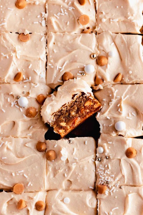 royal-food:Butterscotch Blondies with Butterscotch Cream Cheese