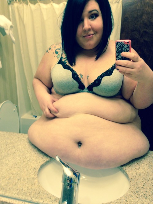 blakemonarchbbw:  Belly!!!!!