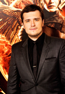 dailyjhutch-blog:  Josh Hutcherson at the premiere of Lionsgate’s