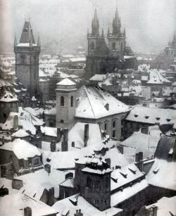 speciesbarocus: Hynek Šantl (?) - Winter in Prague (1970). 