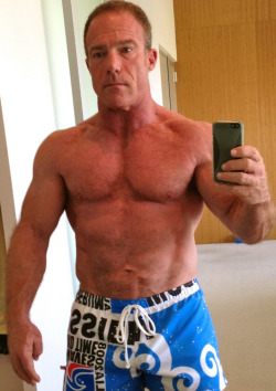 wrestlerswrestlingphotos:  hunky california gay man seeks gym