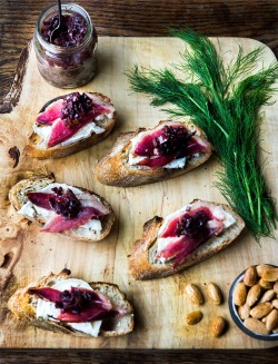 hoardingrecipes:Crostini with Duck Prosciutto and Fig Onion Jam