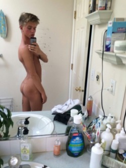horny9inchgaytop:  Skinny blond boy with a booty 😛