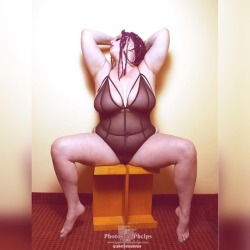 Dee Dee @the_deedee_lee  knows the curves of woman never need
