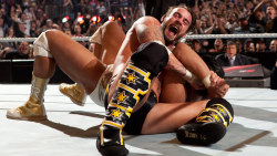 fishbulbsuplex:  C.M. Punk vs. Alberto Del Rio