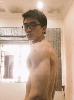 bbbtm13:  Love his boyish look in specs and, of course, his hard