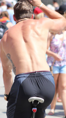 bootiefulboys:  Beach booty