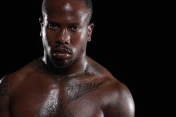 xemsays:  VON MILLER is a T H I C K 28 year old linebacker for
