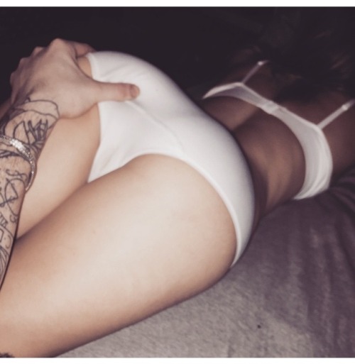 daddyandpeaches:  Dat ass doe. 