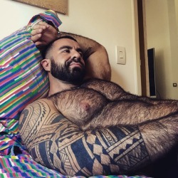 Inked, hairy, muscular and dam sexy - WOOF