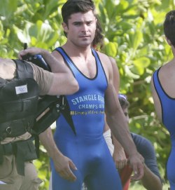 wrestle-me:  #ZacEfron #singlet #hot #gayicon #gay #hunk #hottie