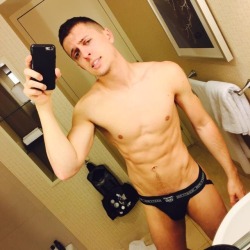 guyswhoshouldbeunderwearmodels:@TylerRushXXX