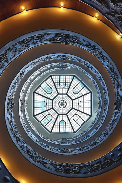 italian-luxury:  Escalier du Musée du Vatican, Rome 
