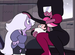 squaremomgsquad:ALSO!! Garnet doing to head pat thing!!!! So!