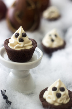 fullcravings:  Brownie Brittle Peanut Butter Ghost Cookie Cups