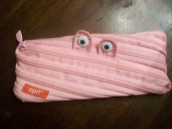 ladybeemer:  I’M LAugHING LOOK AT THE PENCIL CASE I BOUGHT