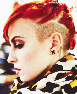 wide-eyed-tomboy:  habibiyork: hayley williams + Makeup Adventures